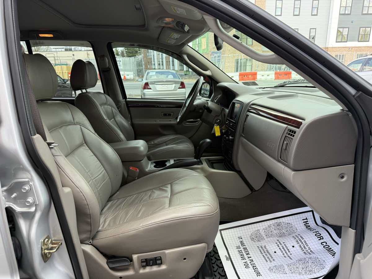 Used 2004 Jeep Grand Cherokee Limited w/ Cold Weather Group AWD/4WD image 10