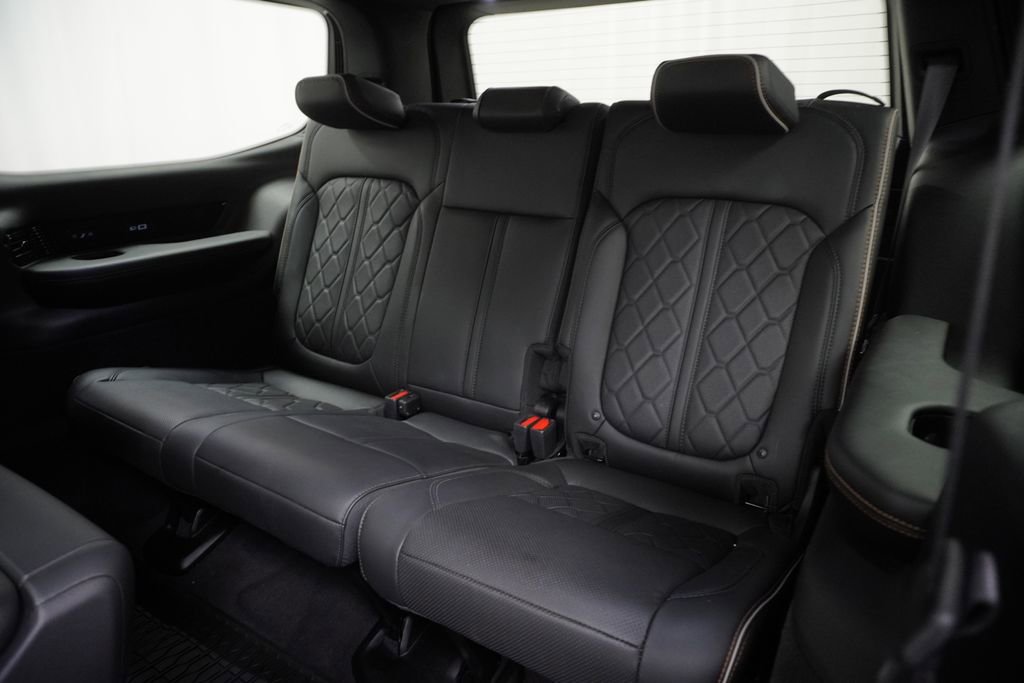 Used 2024 Jeep Grand Wagoneer Series III w/ Rear-Seat Entertainment Group AWD/4WD image 24