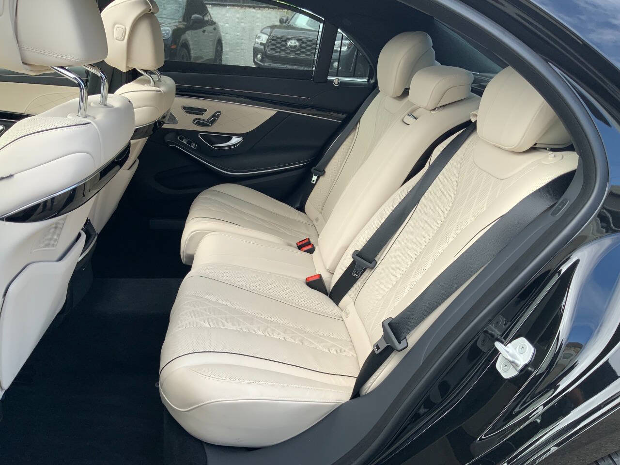 Used 2017 Mercedes-Benz S 550 Sedan image 31