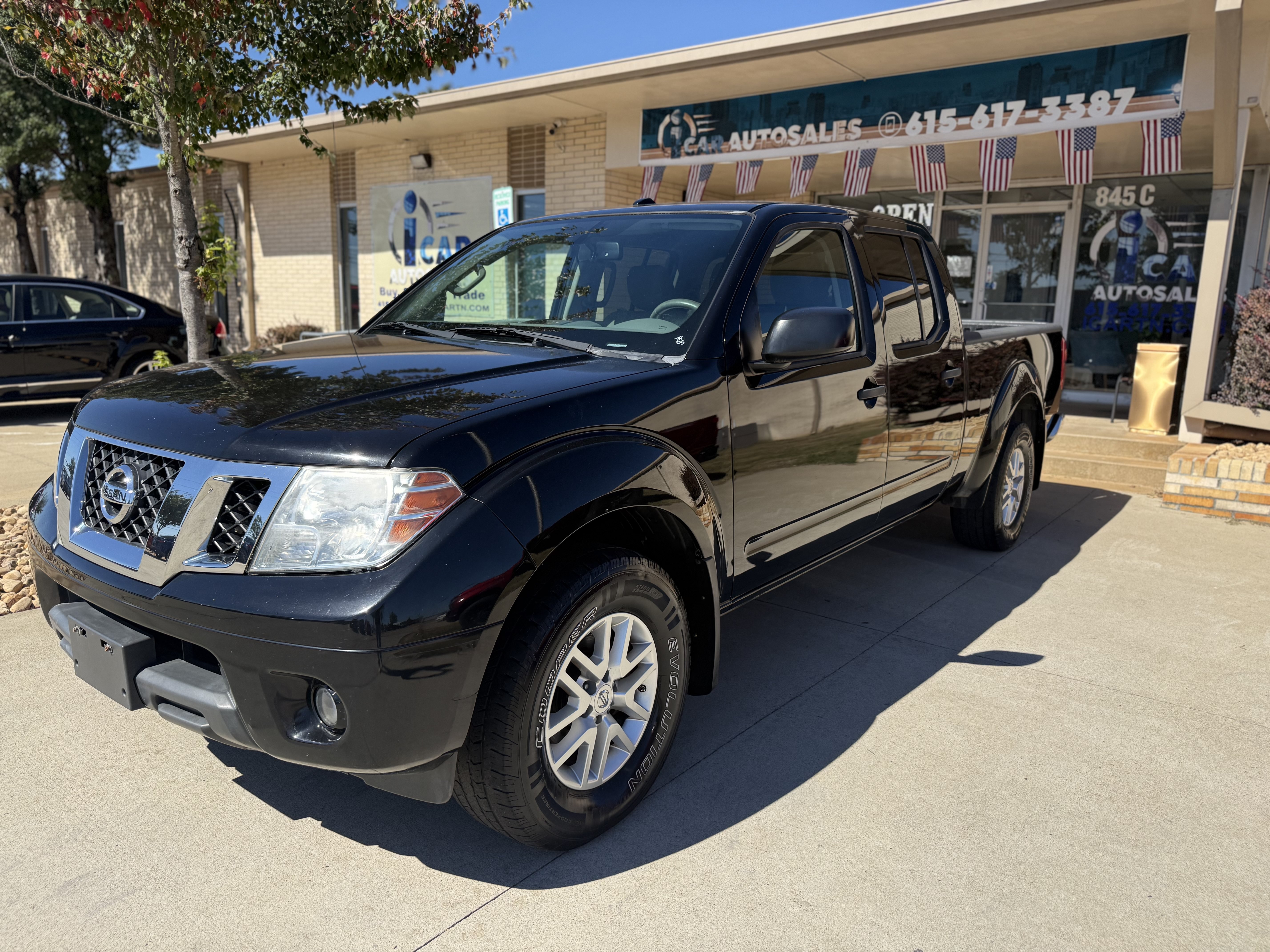 Used 2015 Nissan Frontier SV w/ SV Value Truck Package AWD/4WD image 1