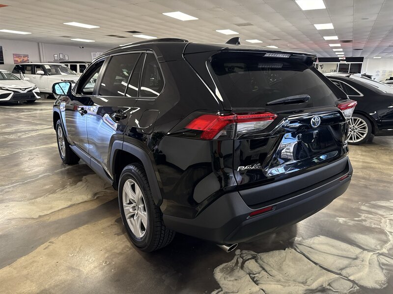 Used 2020 Toyota RAV4 XLE AWD/4WD image 5