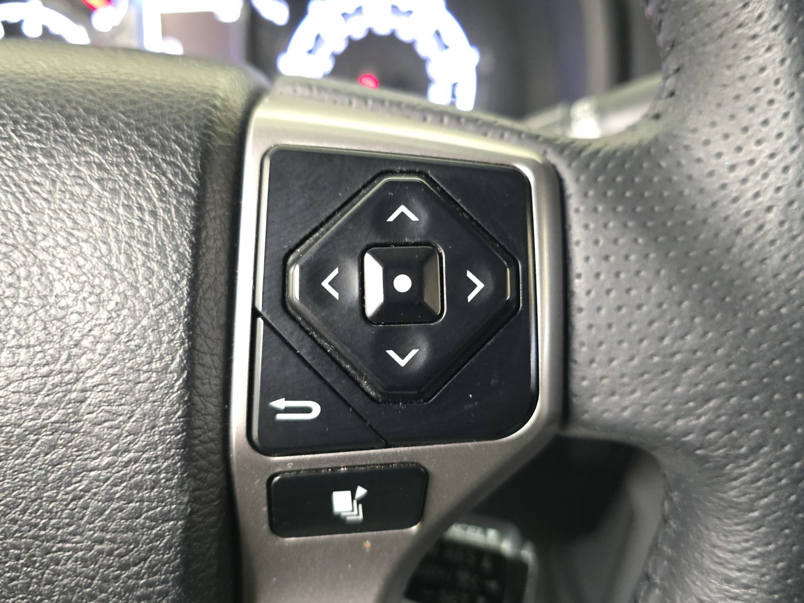 Used 2024 Toyota 4Runner SR5 AWD/4WD image 21