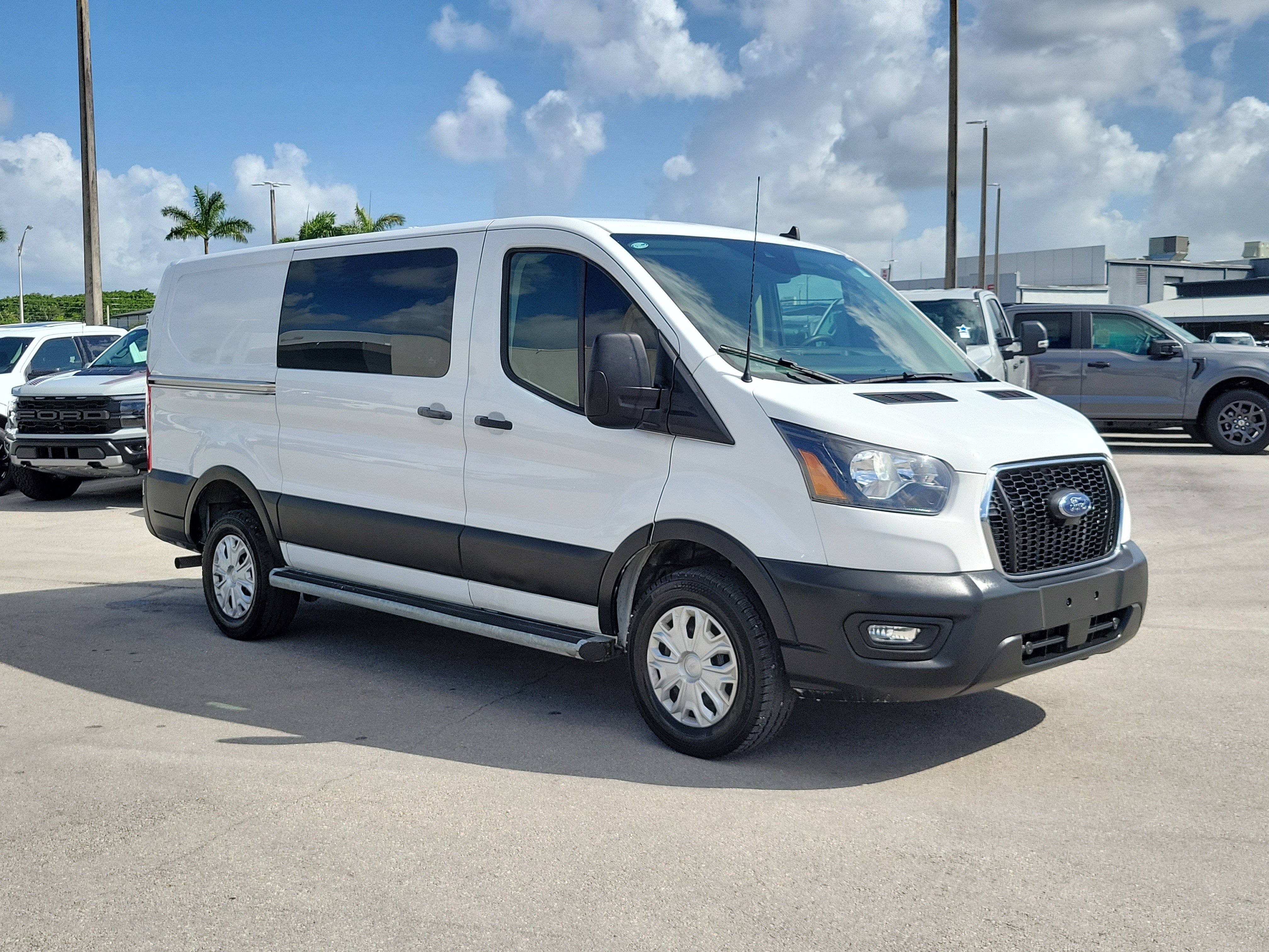 Used 2024 Ford Transit 250 Low Roof w/ Exterior Upgrade Package RWD image 3