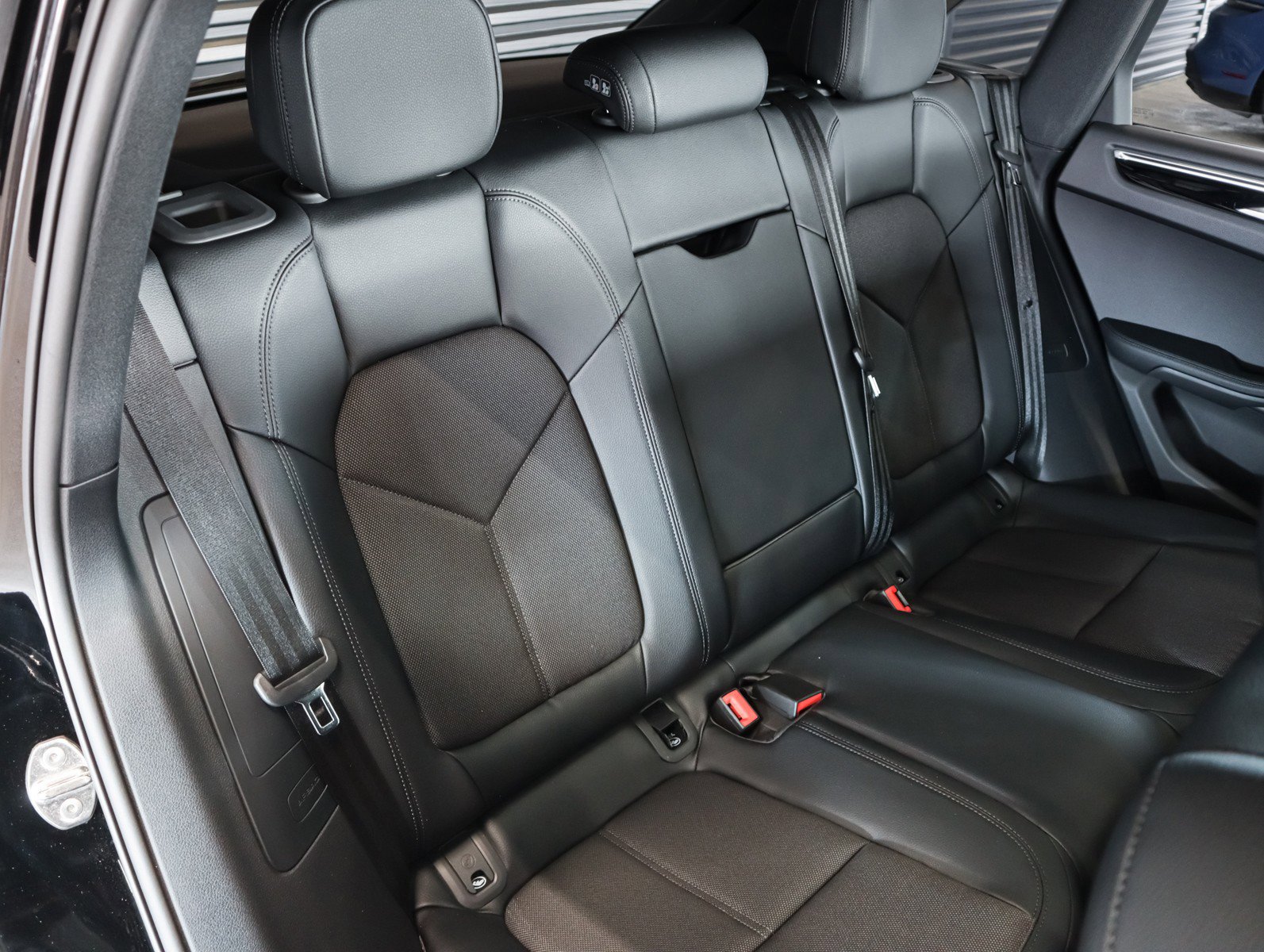 Certified 2026 Porsche Macan image 6