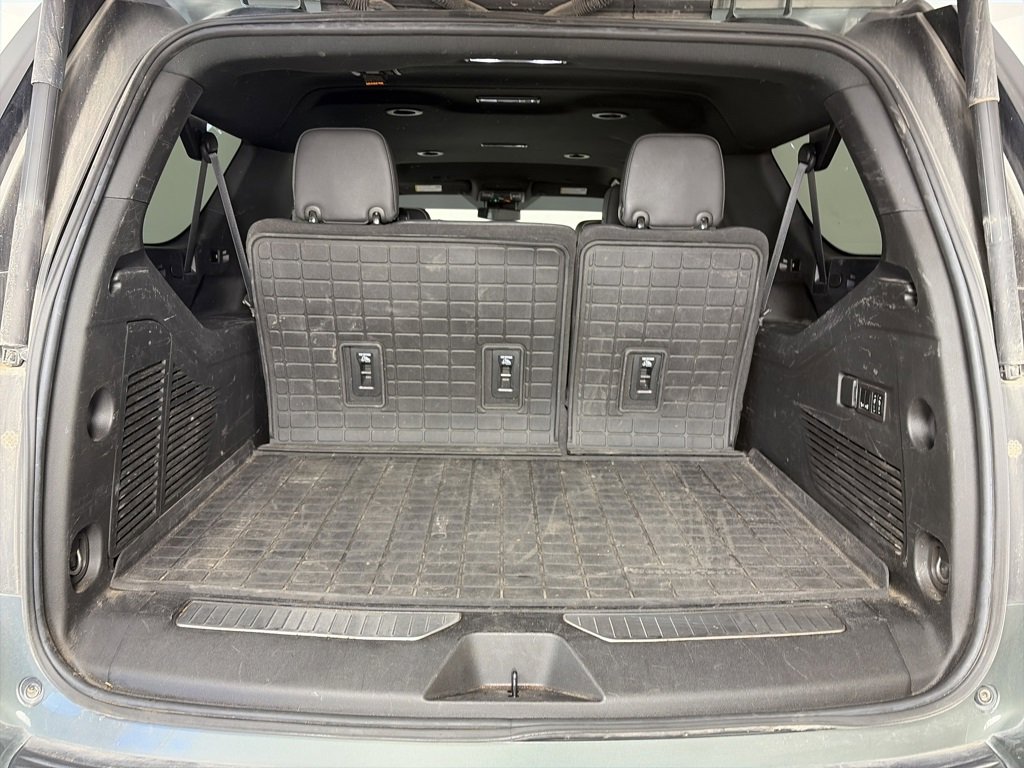 Used 2023 Chevrolet Suburban Premier image 28