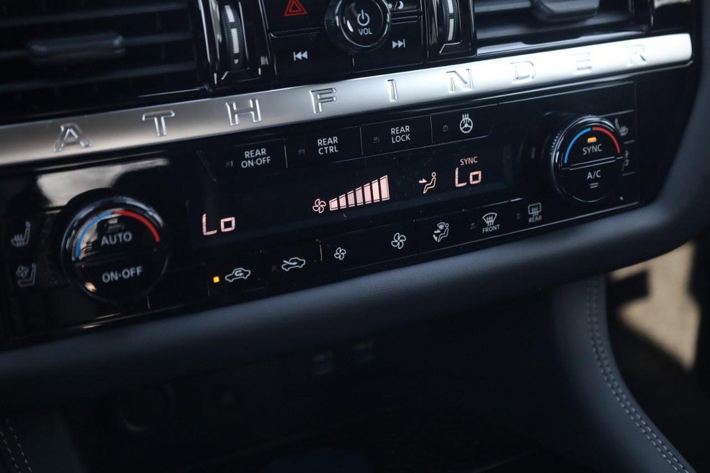 New 2026 Nissan Pathfinder Platinum image 17