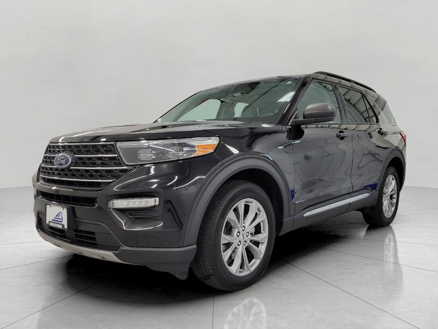 Used 2023 Ford Explorer XLT w/ Equipment Group 202A AWD/4WD image 13