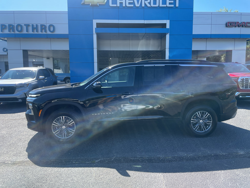 Certified 2026 Chevrolet Traverse LT FWD image 1