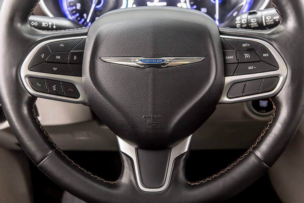 Used 2019 Chrysler Pacifica Touring-L Plus image 26