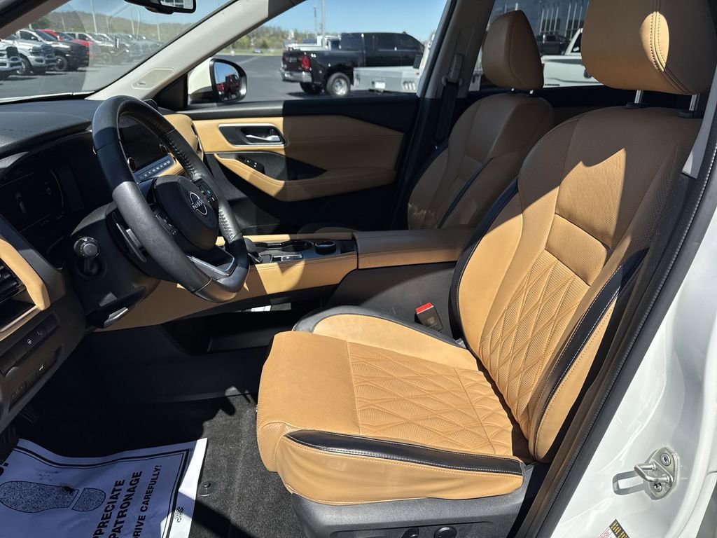 Used 2023 Nissan Rogue Platinum w/ Platinum Premium Package image 11