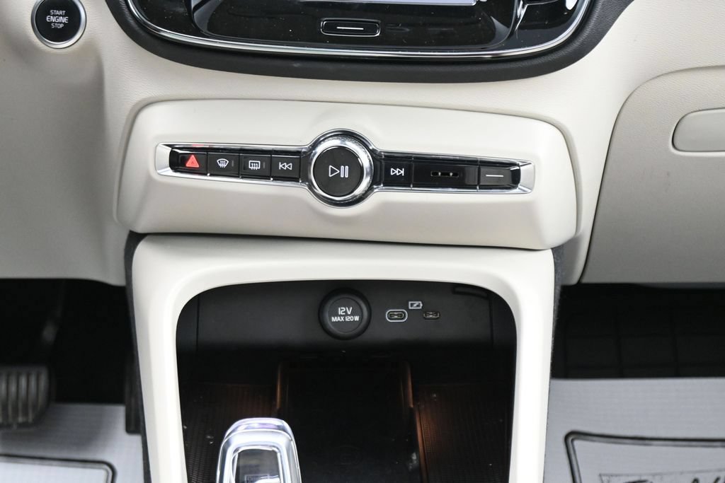 Used 2024 Volvo XC40 B5 Plus w/ Protection Package Premier AWD/4WD image 22