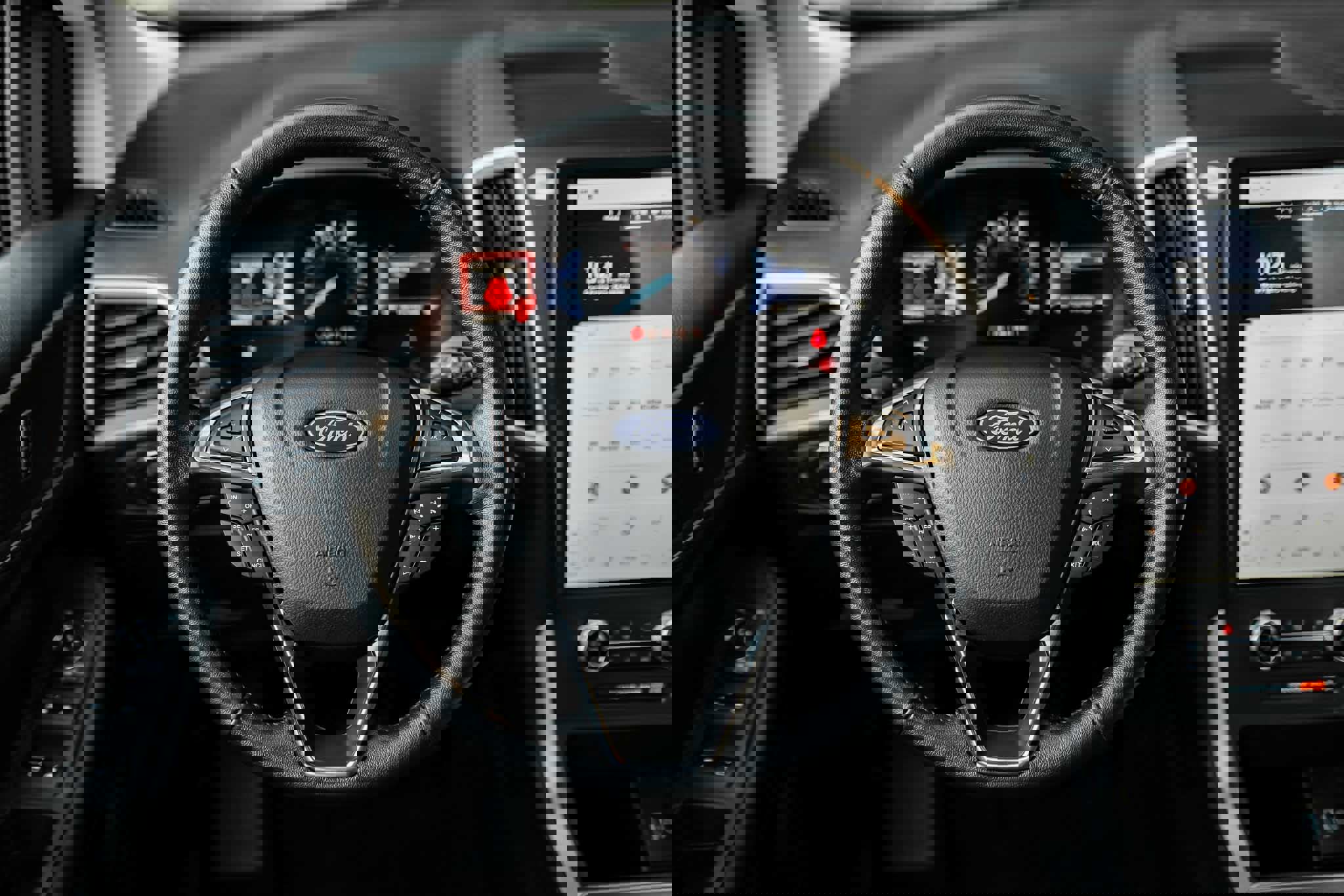 Used 2023 Ford Edge SEL image 26