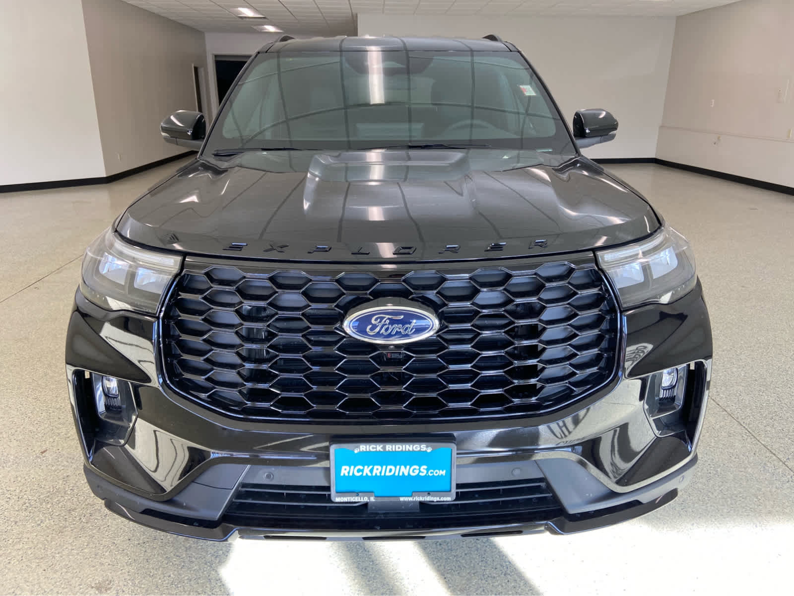 New 2026 Ford Explorer ST-Line image 2
