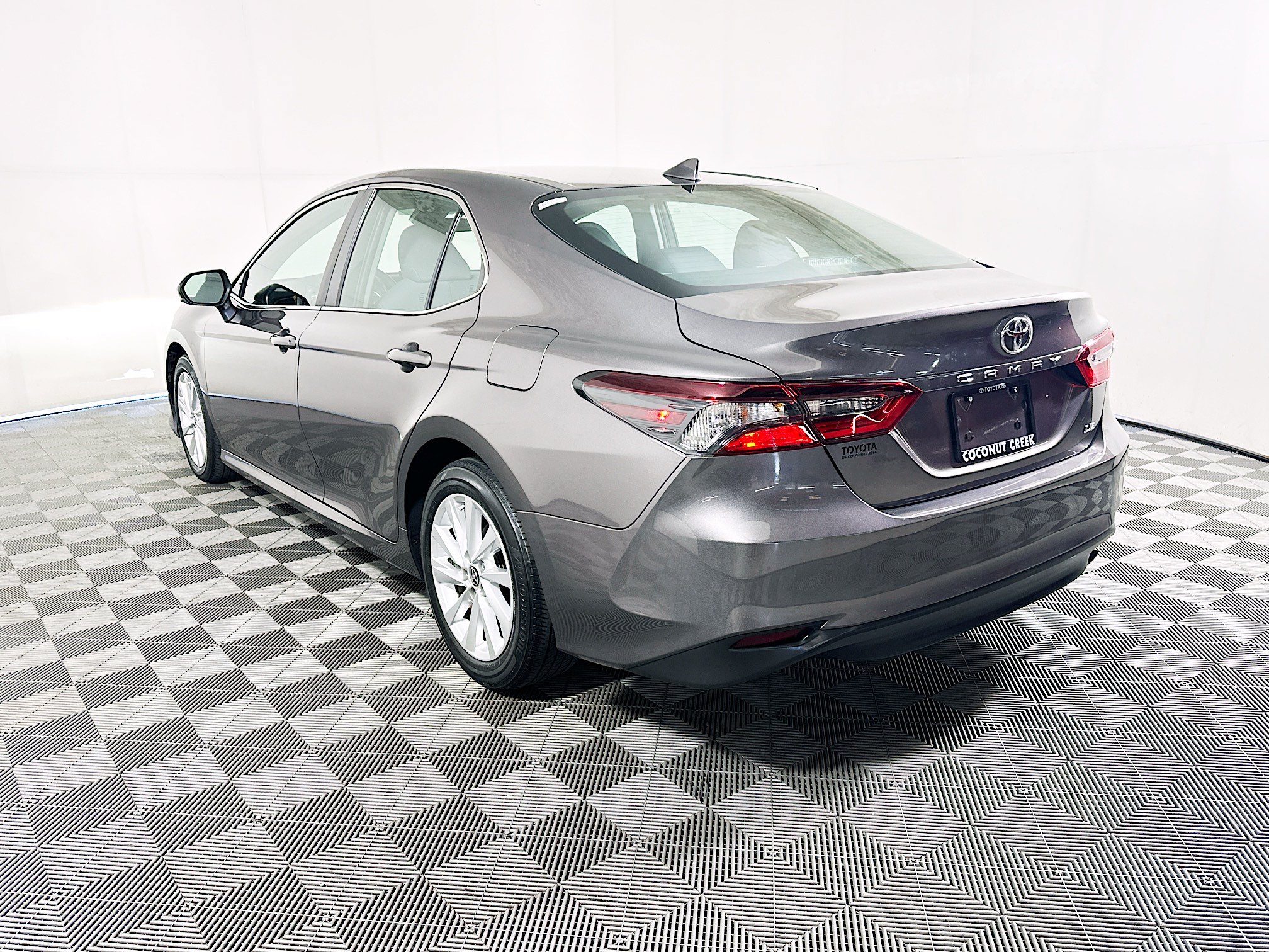 Used 2023 Toyota Camry LE FWD image 5