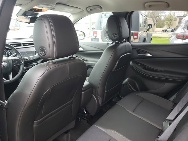 Used 2022 Buick Encore GX Select AWD/4WD image 31