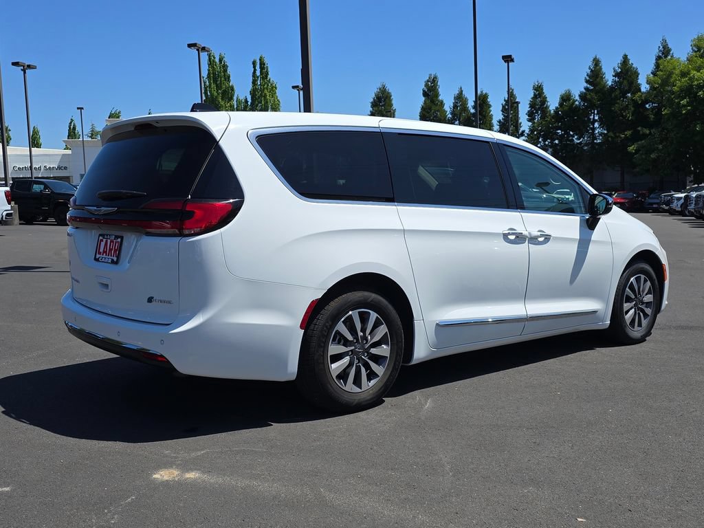 Used 2023 Chrysler Pacifica Limited FWD image 42