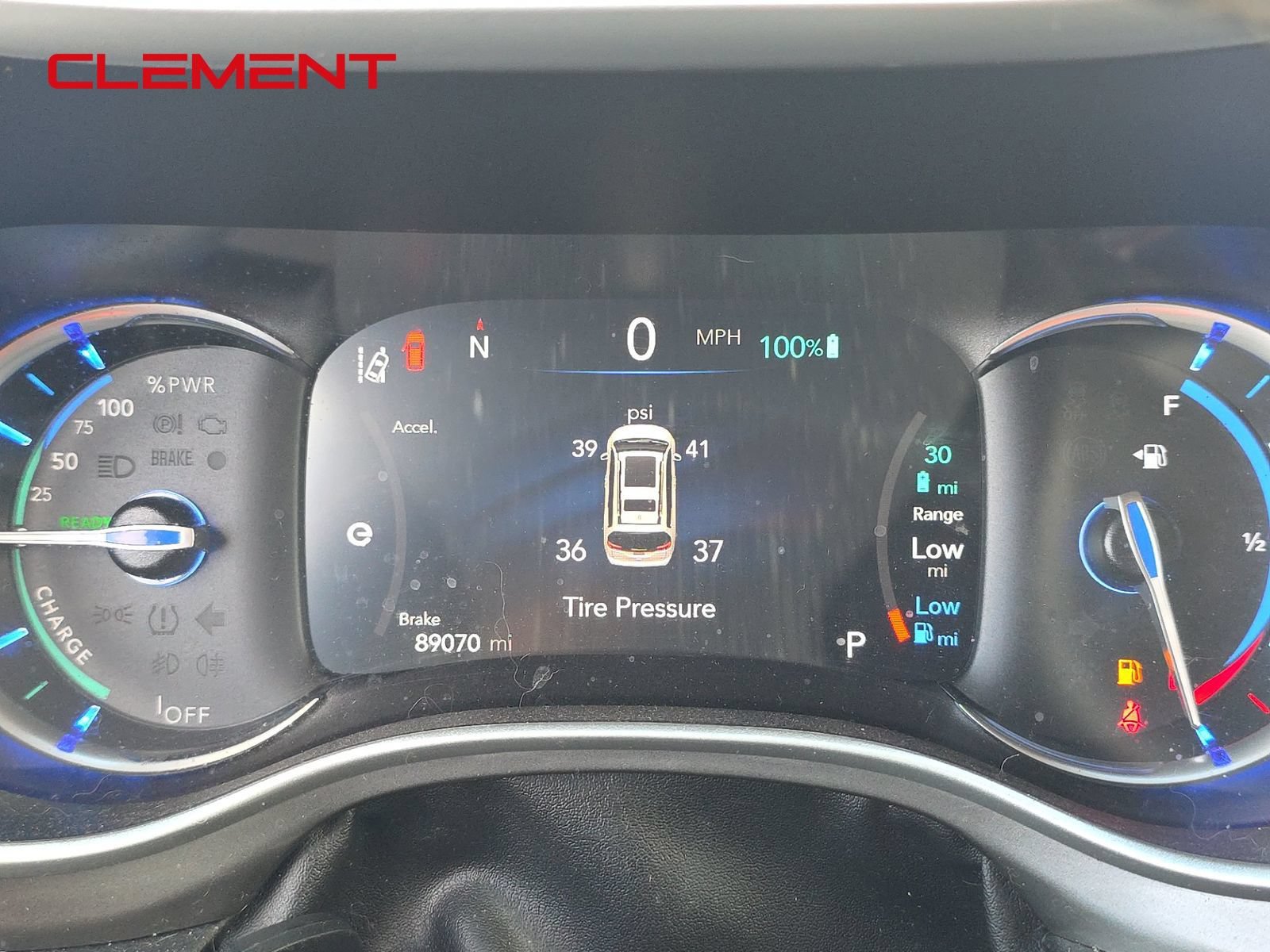 Used 2021 Chrysler Pacifica Touring-L FWD image 2