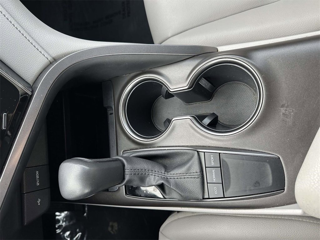 Used 2024 Toyota Camry SE image 17