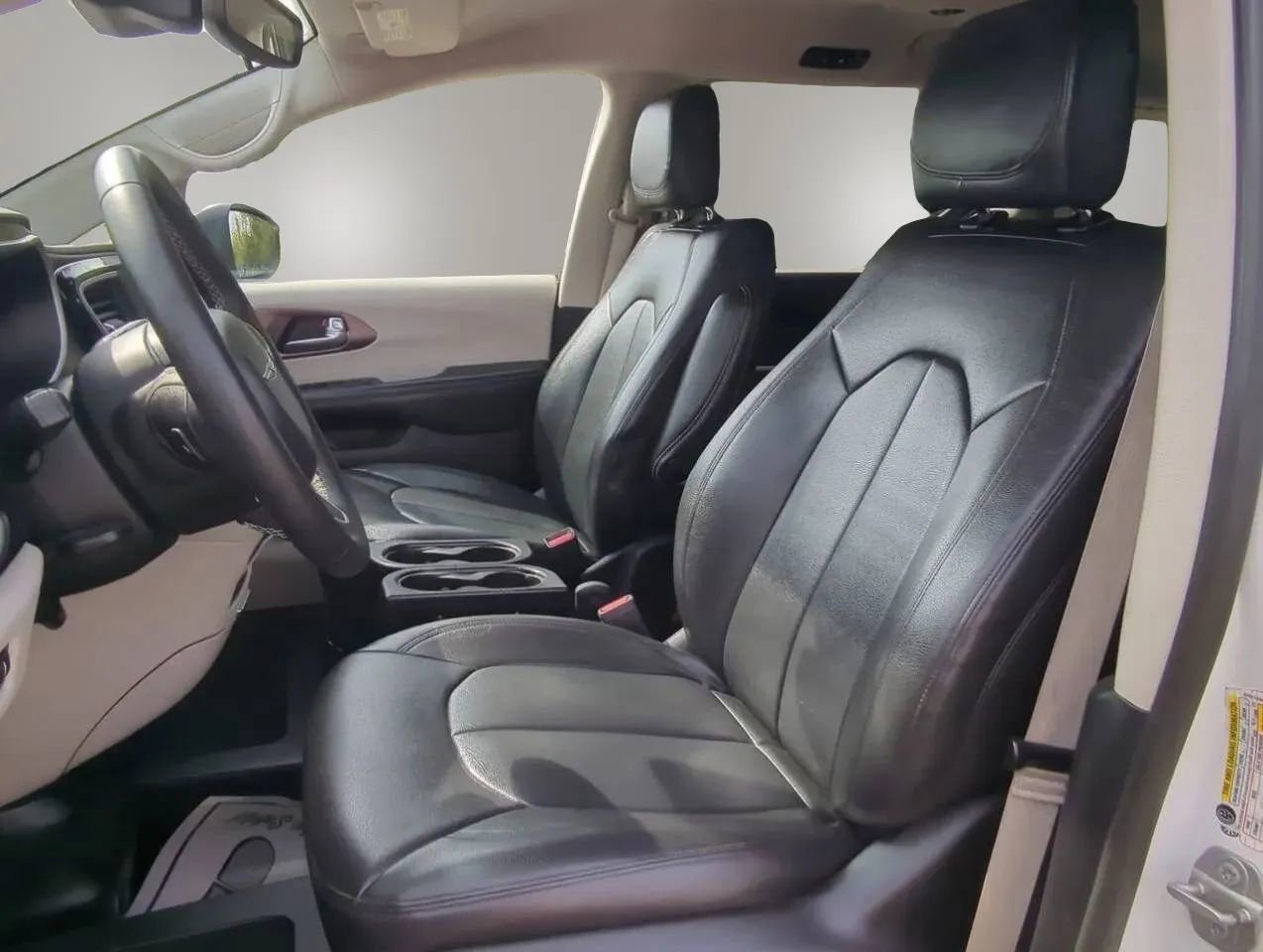 Used 2023 Chrysler Voyager LX FWD image 12