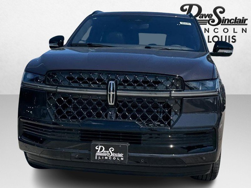 New 2025 Lincoln Navigator Reserve w/ Jet Appearance Package image 2