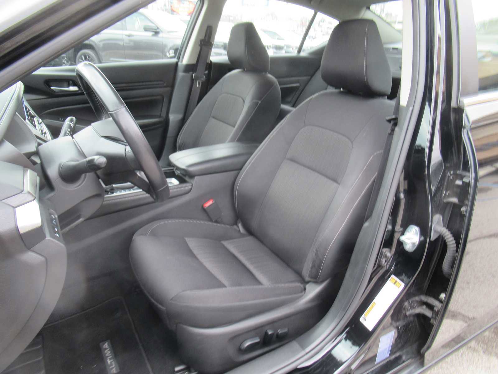 Used 2024 Nissan Altima 2.5 SV w/ SV Premium Package image 17