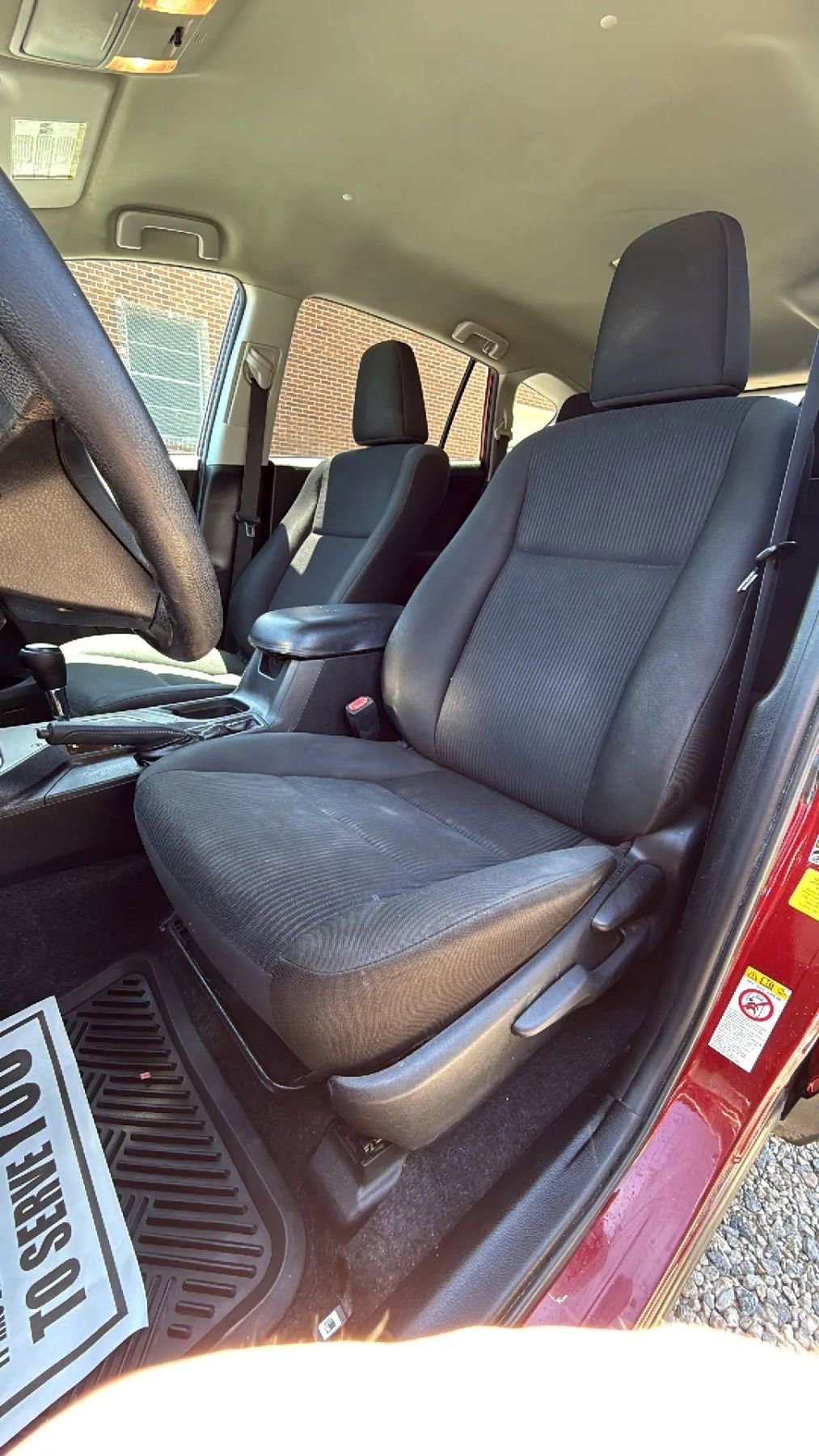 Used 2018 Toyota RAV4 LE FWD image 23