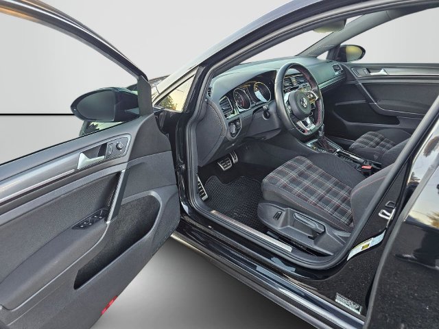 Used 2018 Volkswagen GTI SE FWD image 21