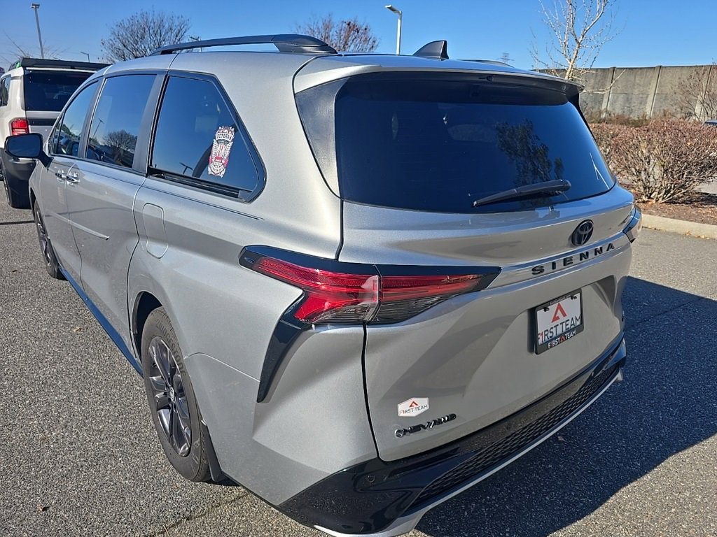 Used 2025 Toyota Sienna XSE image 7