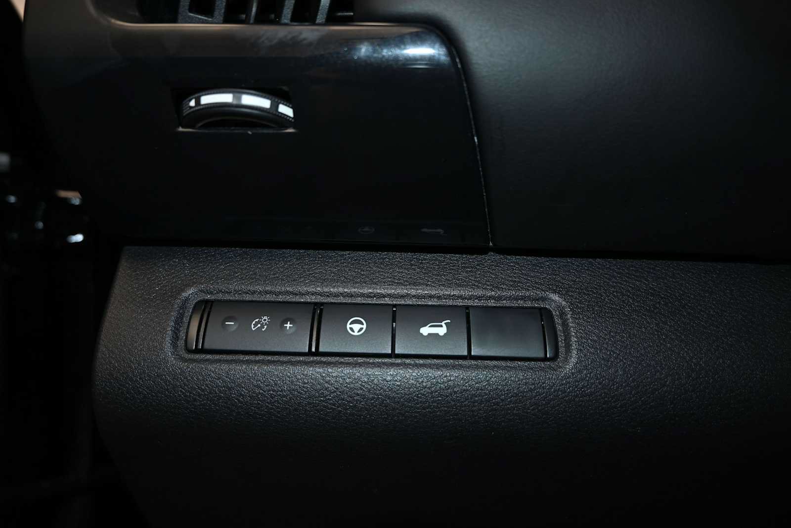Used 2025 Nissan Pathfinder SV AWD/4WD image 15