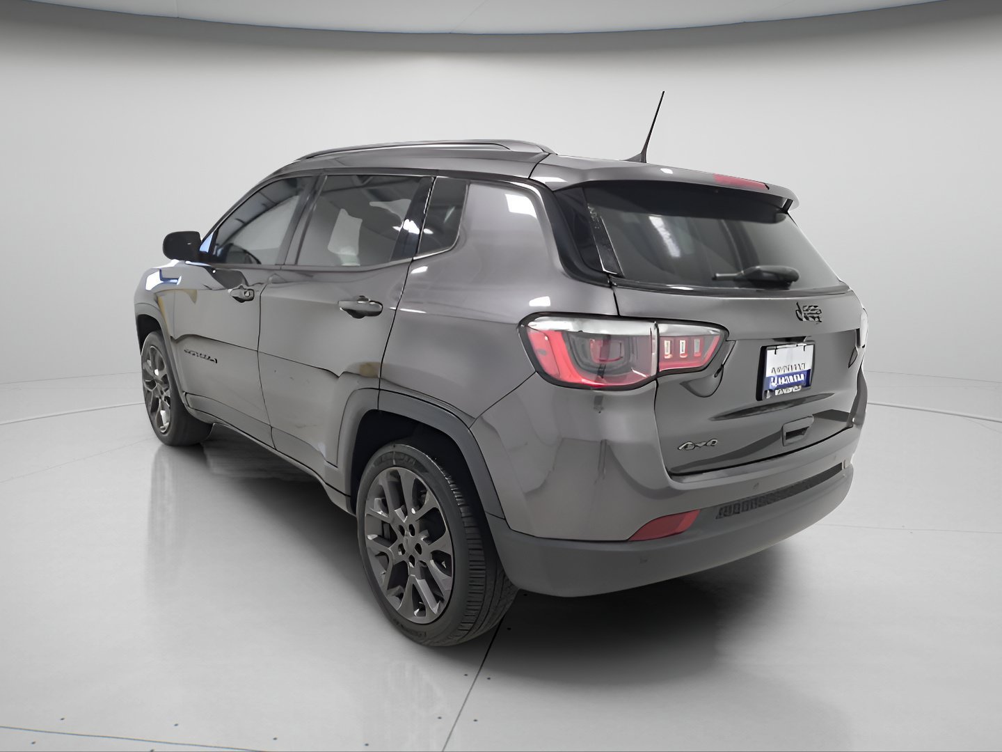 Used 2021 Jeep Compass Latitude w/ Sun and Sound Group AWD/4WD image 5