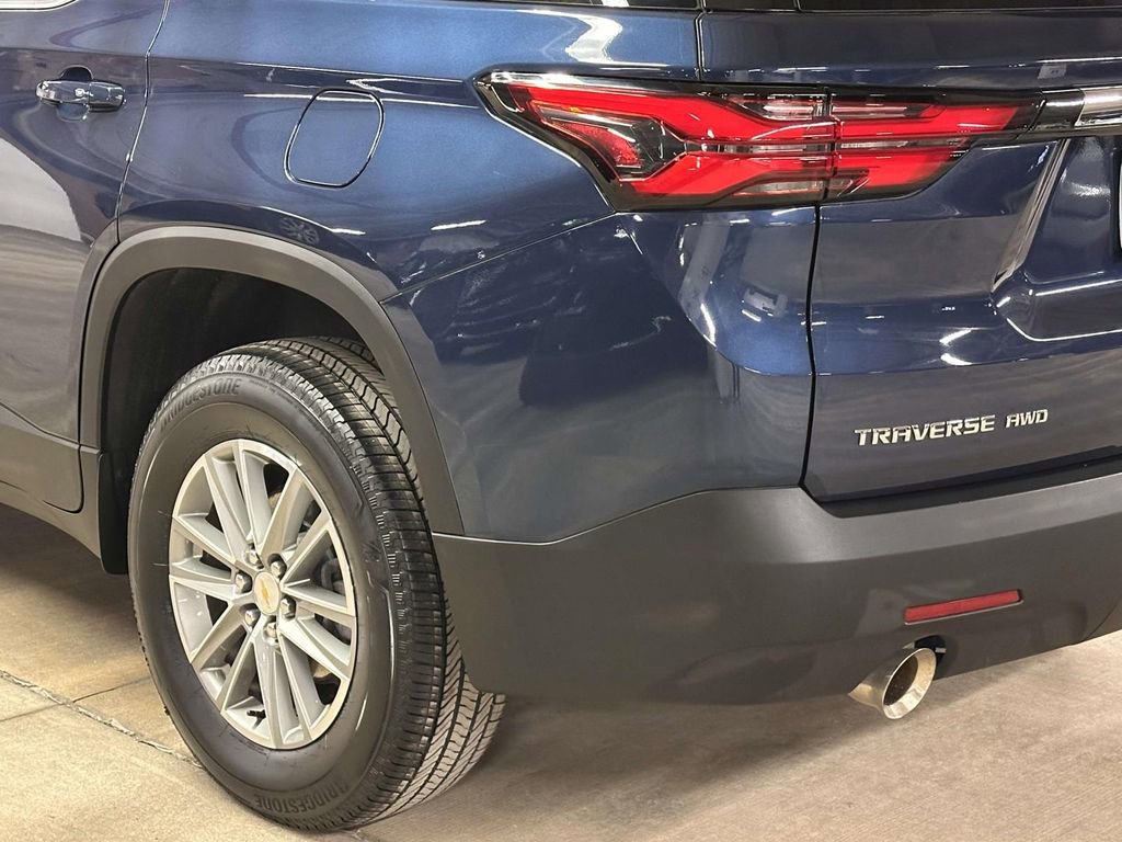 Used 2023 Chevrolet Traverse LT image 11