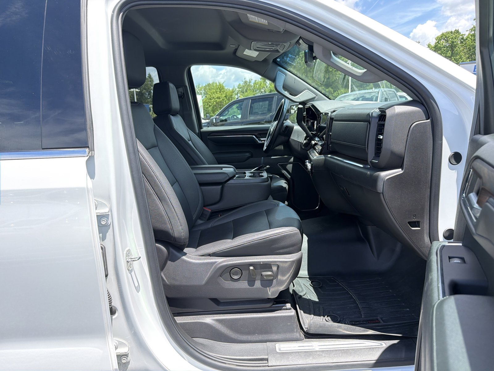 Used 2024 GMC Sierra 1500 SLT AWD/4WD image 31