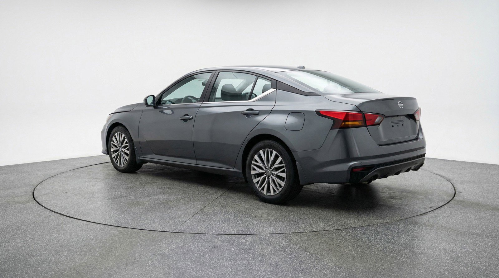 Used 2025 Nissan Altima 2.5 SV FWD image 6