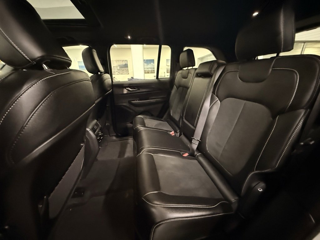 Certified 2025 Jeep Grand Cherokee Altitude image 20