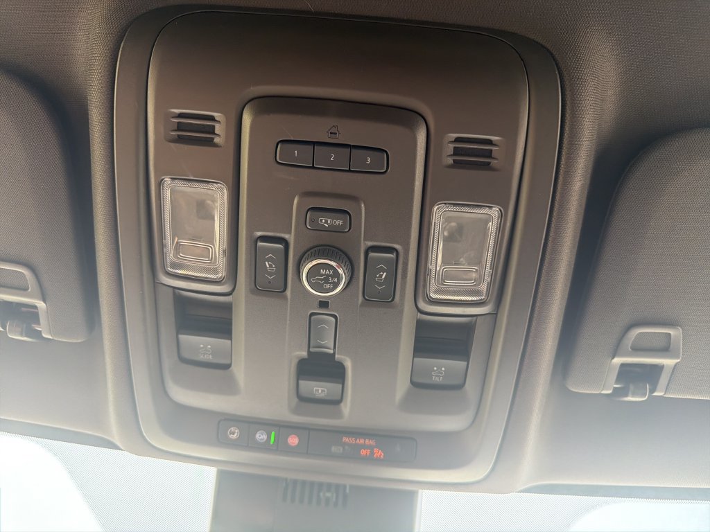 Used 2023 GMC Yukon Denali RWD image 36