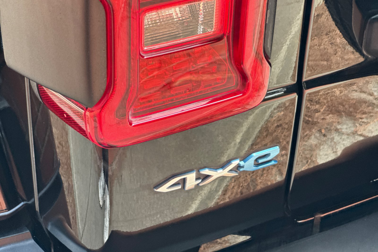 Used 2022 Jeep Wrangler Unlimited Sahara AWD/4WD image 38