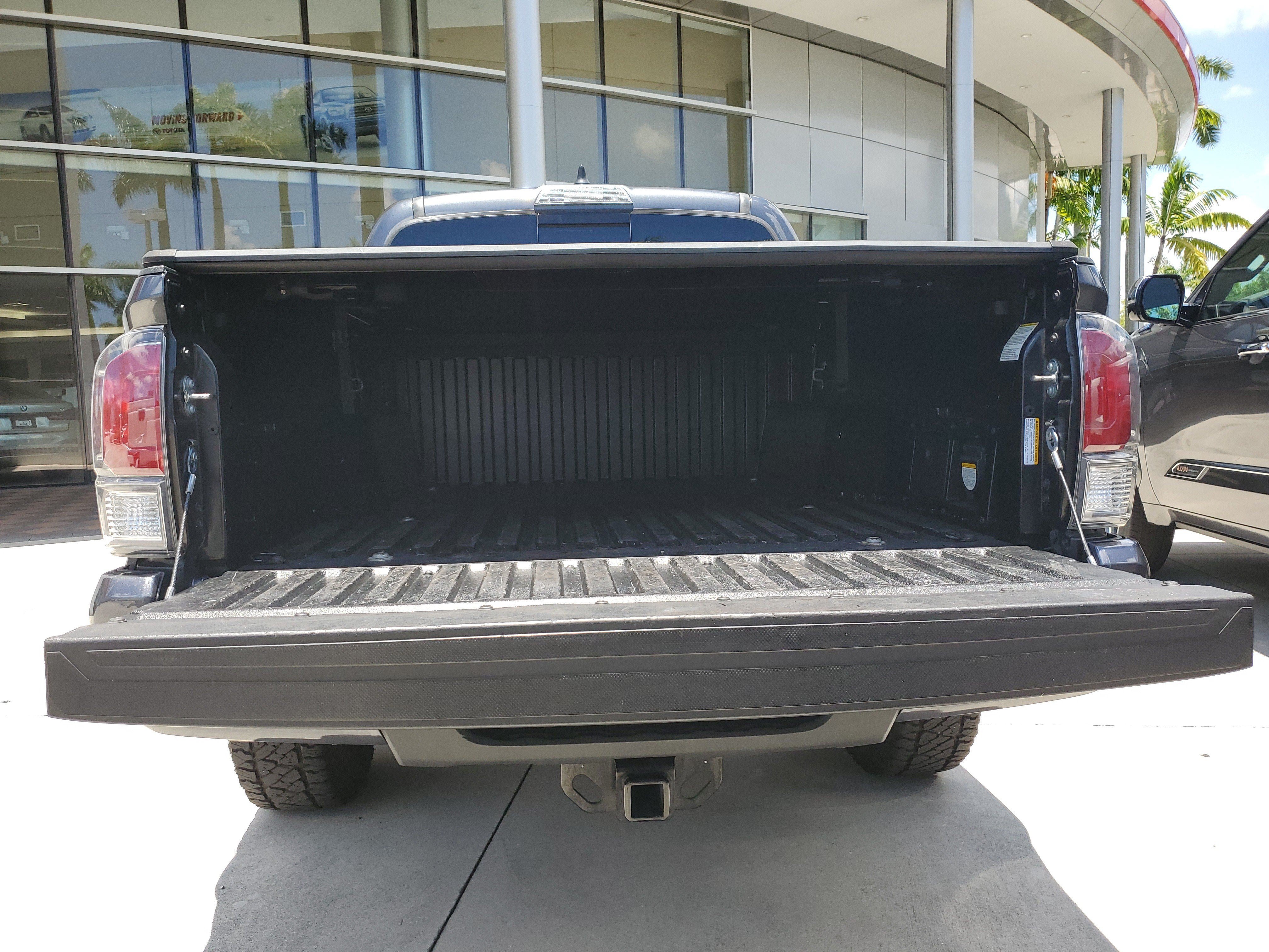 Used 2022 Toyota Tacoma TRD Off-Road w/ Technology Package RWD image 9
