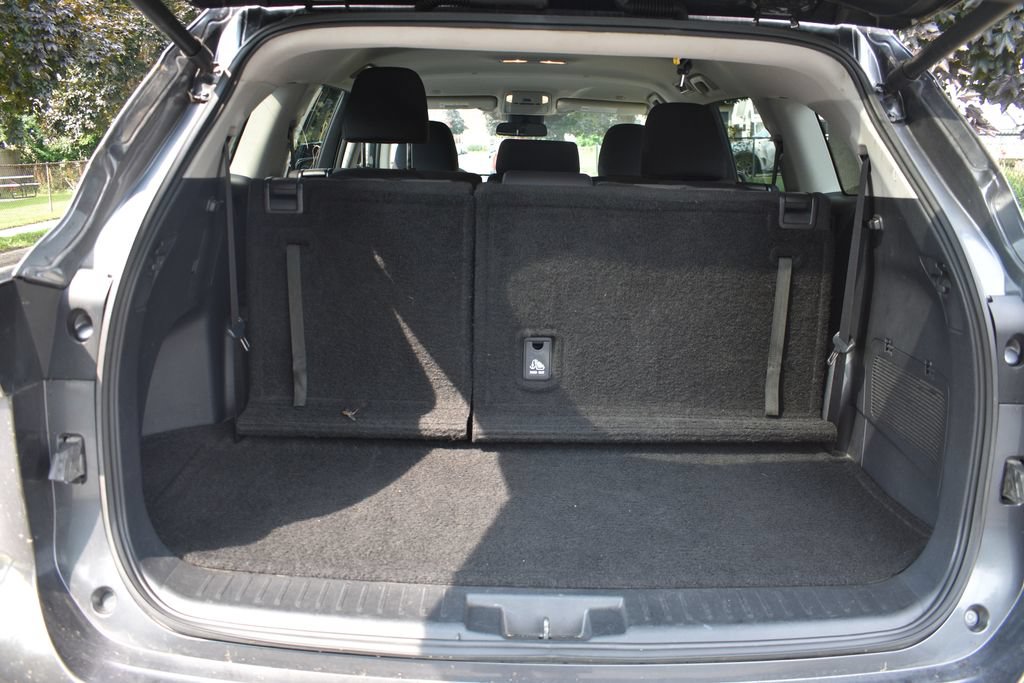 Used 2025 Toyota Highlander LE FWD image 35