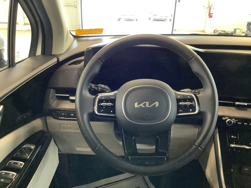 Certified 2024 Kia Carnival SX FWD image 13