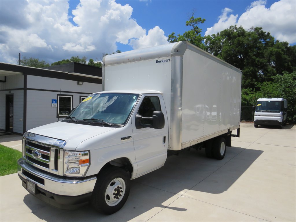 Used 2025 Ford E-450 and Econoline 450 Super Duty w/ Power Equipment Group RWD image 3