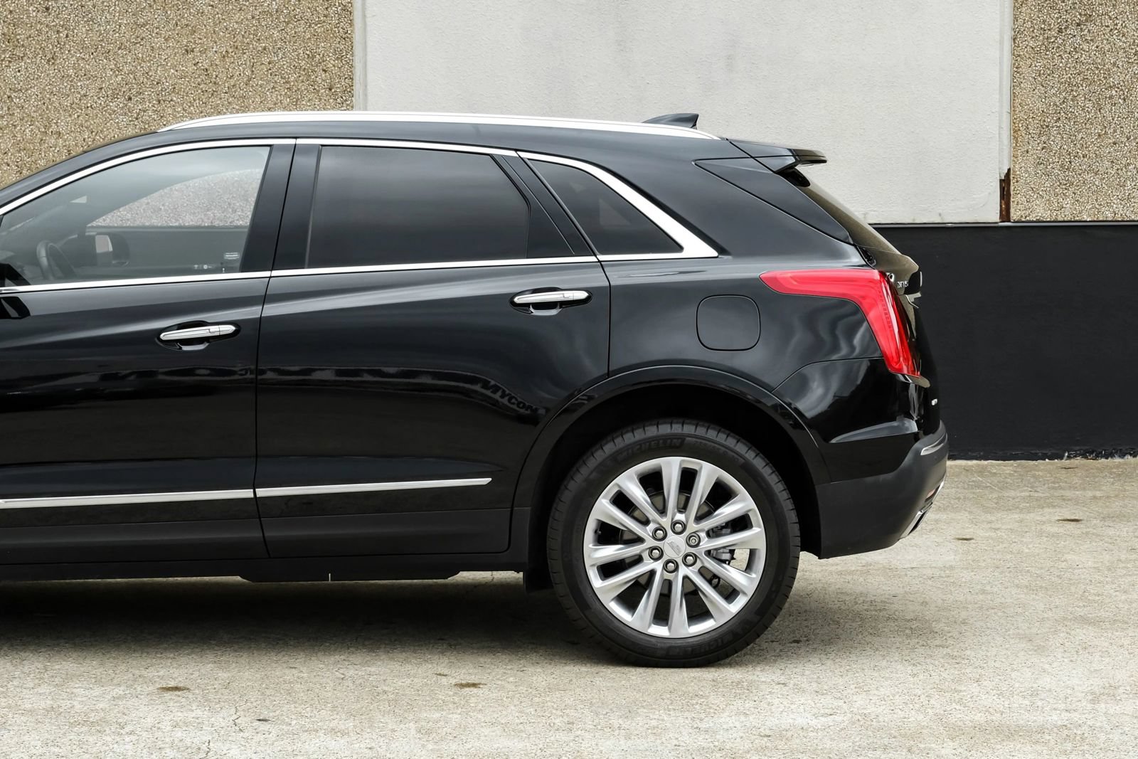 Used 2017 Cadillac XT5 Platinum AWD/4WD image 21