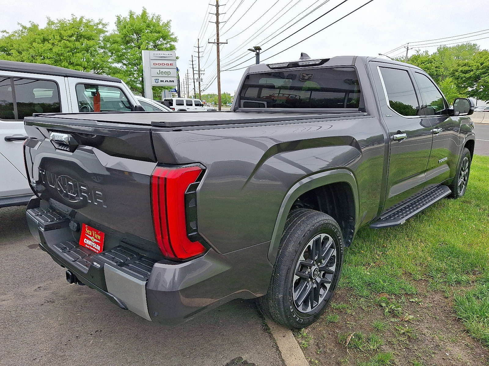 Used 2022 Toyota Tundra Limited w/ Power Package AWD/4WD image 6