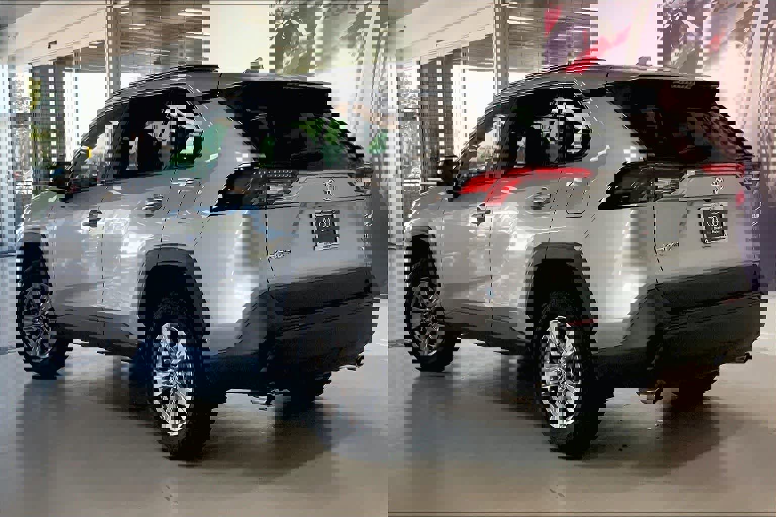 Used 2022 Toyota RAV4 XLE image 4