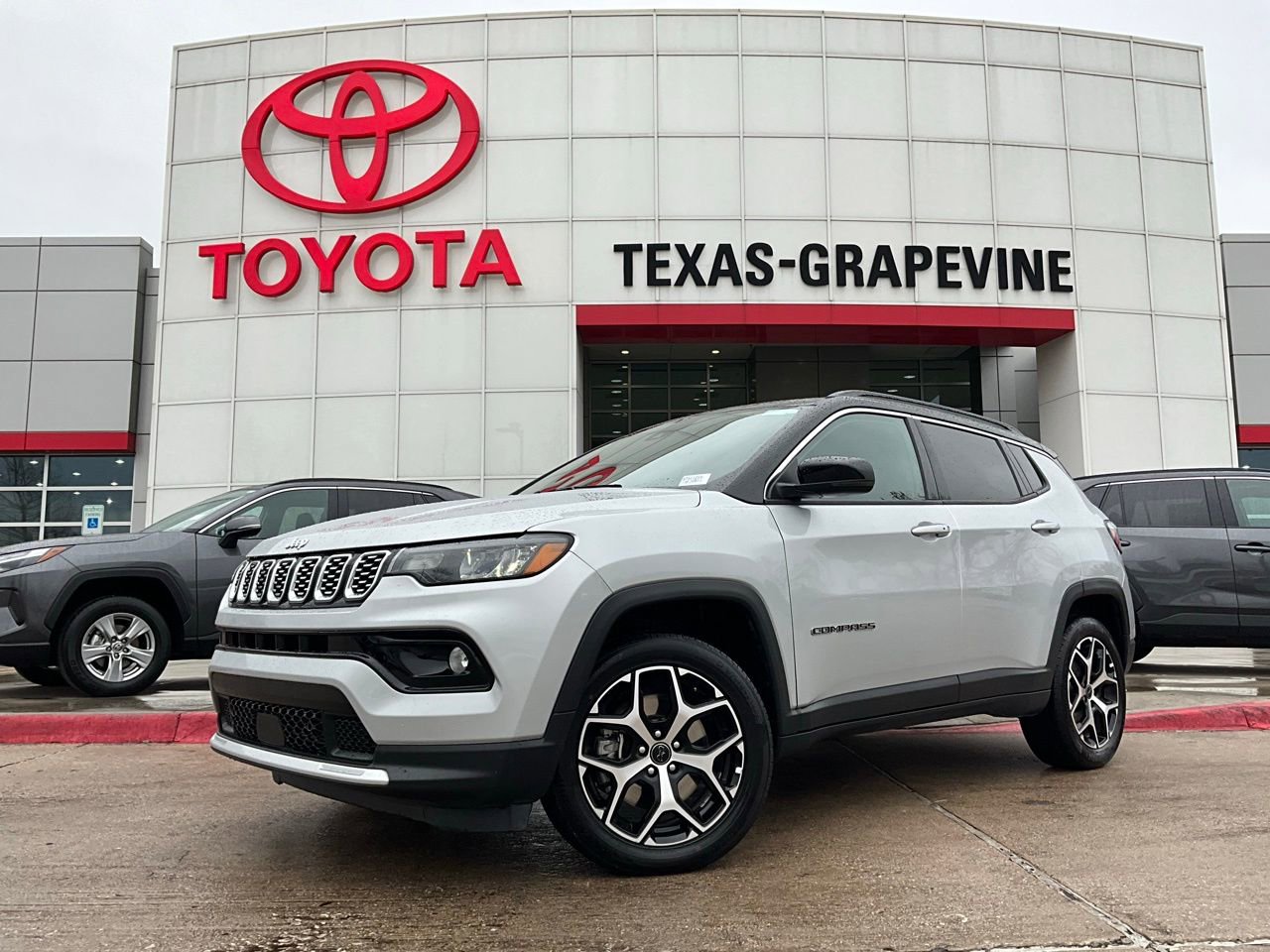 Used 2025 Jeep Compass Limited image 2