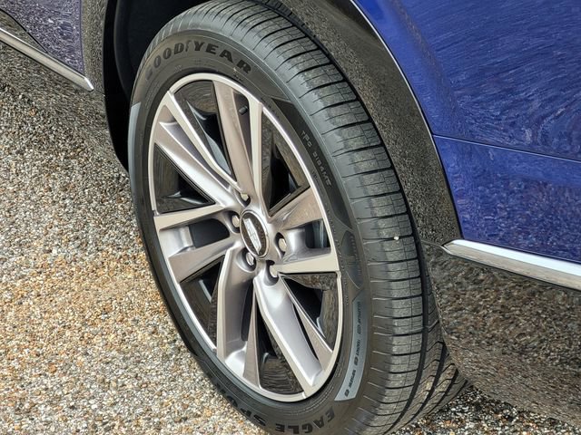 New 2026 Cadillac Vistiq Sport w/ LPO, Floor Liner Package image 7