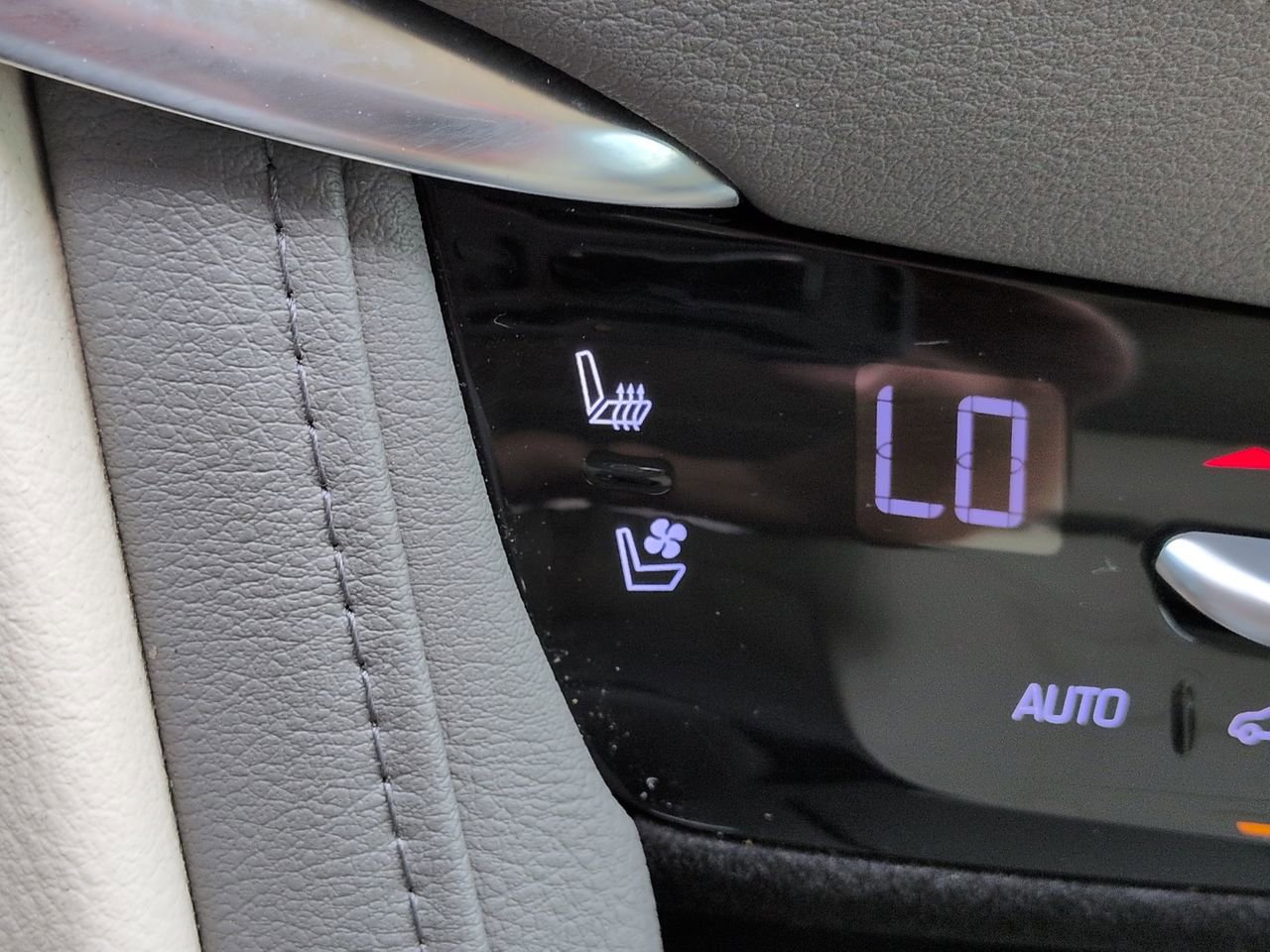 Used 2017 Cadillac XT5 Premium Luxury FWD image 25