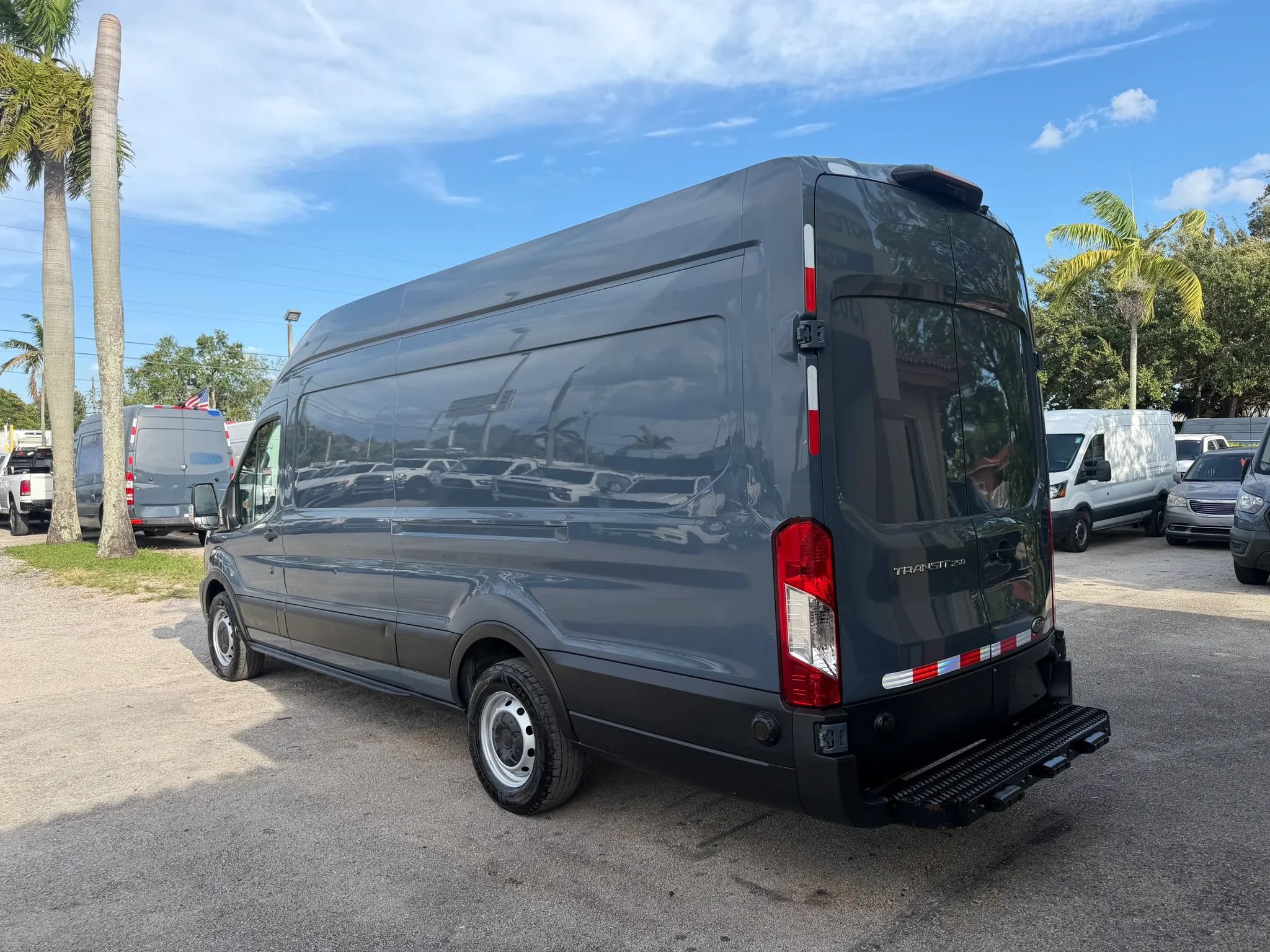 Used 2020 Ford Transit 250 148 High Roof Extended RWD image 3