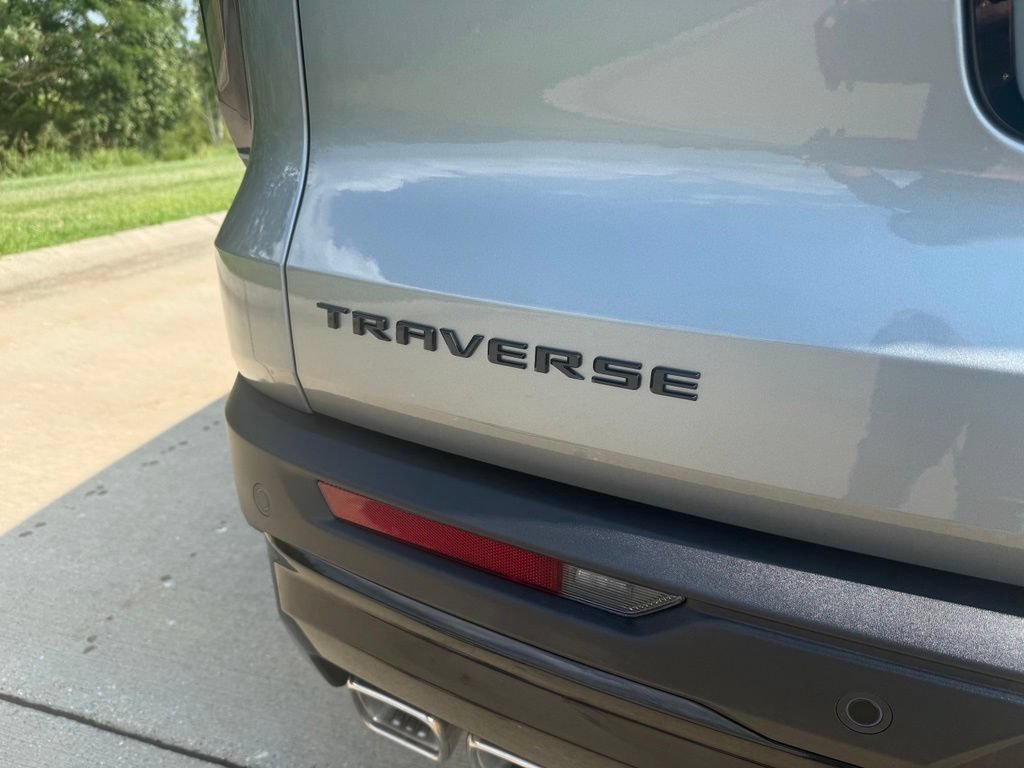 New 2026 Chevrolet Traverse LT w/ Midnight/Sport Edition FWD image 5