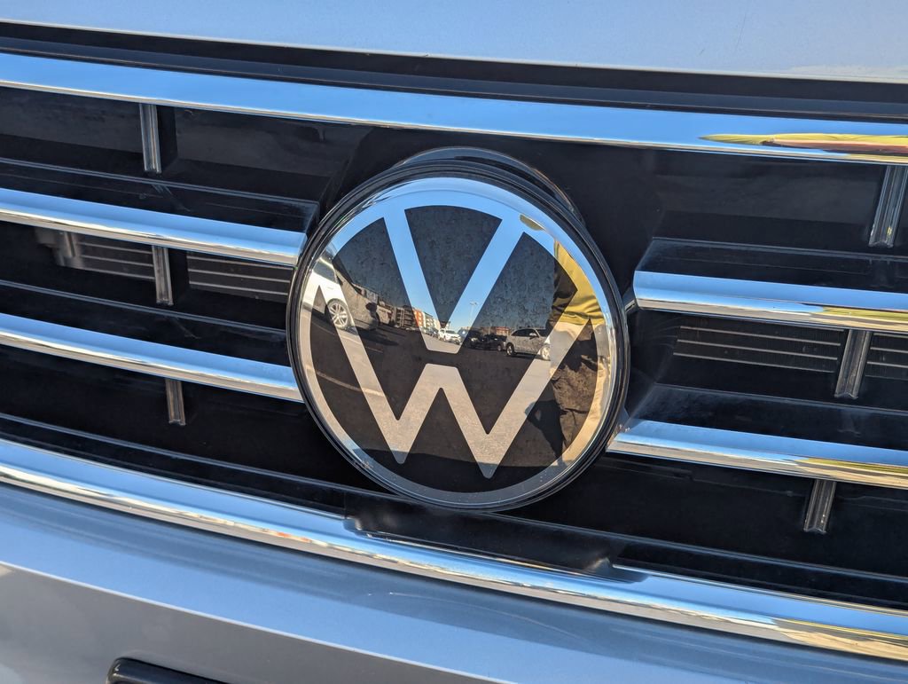 Used 2024 Volkswagen Tiguan SE image 11
