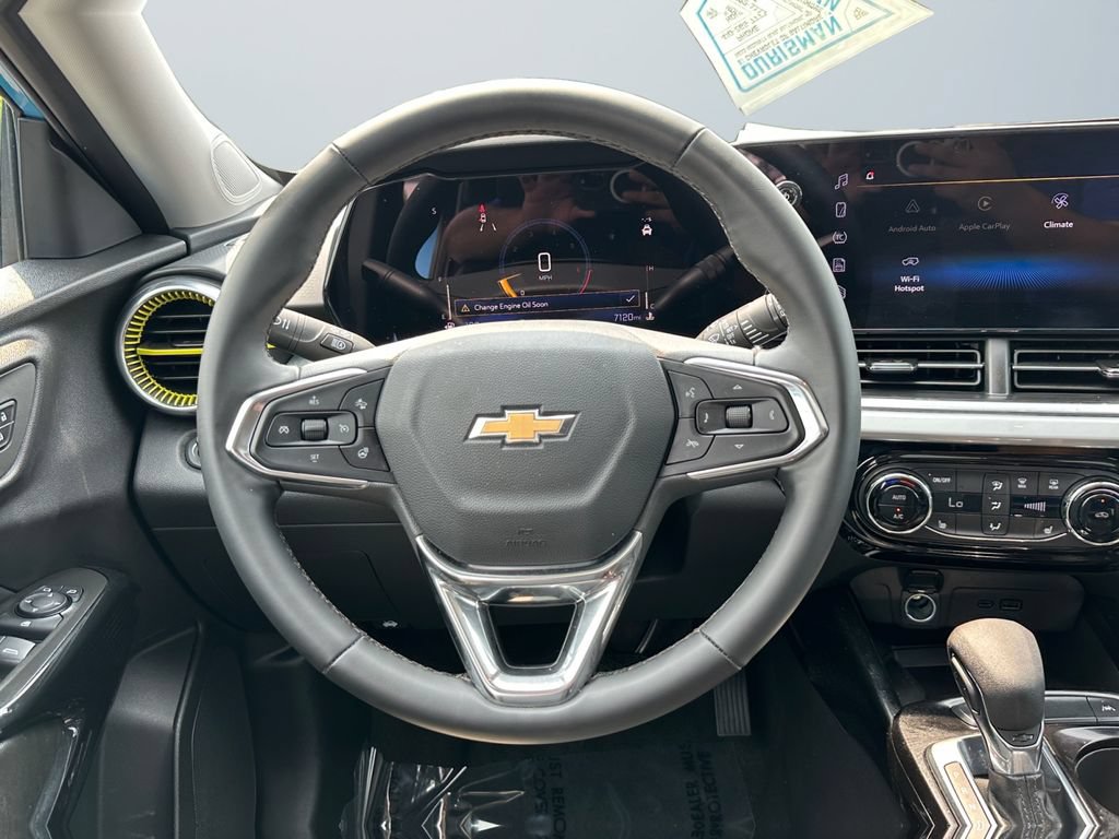 Used 2026 Chevrolet Trax LT w/ Sunroof Package FWD image 12